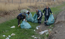 Diyarbakır’da şok görüntü: Şanlıurfa yolundan Bir günde 160 torba çöp toplandı!