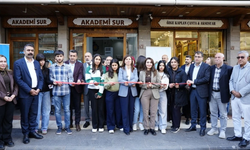 Diyarbakır’da Sur Akademi Lisesi hizmete açıldı