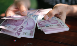 Diyarbakır’da taksici aracında bulduğu parayı sahibine geri verdi