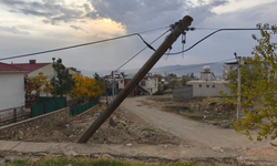 Diyarbakır’da tehlike saçan eğik direk için önlem çağrısı
