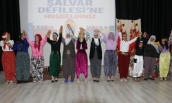 Diyarbakır’da zamansız şalvar defilesi büyüledi: 7 bölgenin kültürü aynı podyumda!