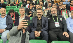 Eş Başkan Hatun, Amedspor tribünlerinde takıma destek verdi