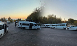 Diyarbakır’da asırlık durakta büyük çile: Şoförler yağmurun altında beklemekten yoruldu