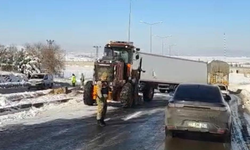 Diyarbakır’da buzlanma kazaya neden oldu: Tır yoldan çıktı