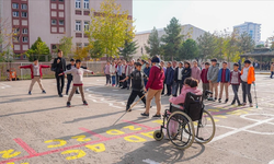 Diyarbakır’da öğrenciler, engelli parkuruyla empati deneyimi yaşadı