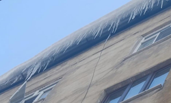 Bağlar’da dondurucu soğuklar buz sarkıtlarını oluşturdu