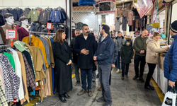 Büyükşehir Eşbaşkanları Aşefçiler Çarşısı’nda esnafın nabzını tuttu