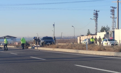 Çınar yolunda trafik kazası: Otomobil orta refüje çıktı