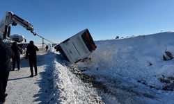 Diyarbakır’da yolcu otobüsü devrildi: 6 kişi yaralandı
