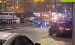 Diyarbakır'da kontrolden çıkan araç takla attı: Yaralı var