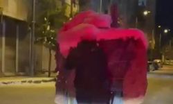 Diyarbakır'da polisten duygulandıran yardım: Başkomiser pazar arabasını itti