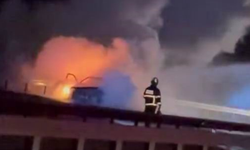 Diyarbakır-Batman yolunda korku dolu anlar: Seyir halindeki araç alev aldı