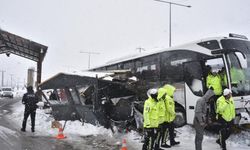Diyarbakır otobüsü kar nedeniyle yoldan çıktı: Polis noktasında yaralılar var