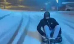 Diyarbakır'da kış eğlencesi: Lastikle otomobil arkasında kaydı