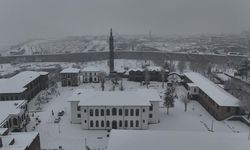 Diyarbakır'daki dünyanın en eski ikinci yerleşimi karla kaplandı: Büyüleyen görüntüler