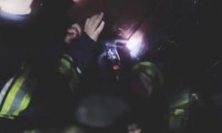 Diyarbakır Sur'da toprak evde yangın çıktı: Kısmi çökme yaşandı