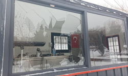 Diyarbakır’da Büyükşehir Belediyesi Zabıta Turizm Bürosu’na taşlı saldırı