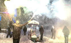 Diyarbakır’da kar esareti: Yeni yıl kar altında halaylarla karşılandı