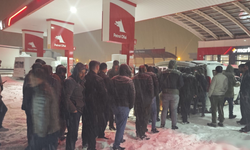 Diyarbakır’da kar ve tipiye rağmen yolda kalanlara sıcak çorba desteği