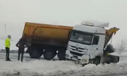 Diyarbakır’da kar yağışı zincirleme kazaya yol açtı: 5 araç çarpıştı