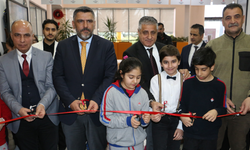 Diyarbakır’da öğrencilerden anlamlı etkinlik: Gazeteciler Günü’ne özel sergi