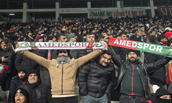 Diyarbakır’da soğuğa rağmen tribünler doldu: Amedspor taraftarı yine sahnedeydi