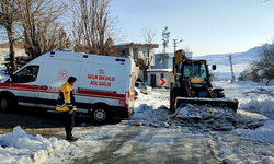 Narin’in katledildiği köyde bu kez hayat kazandı: Ambulans için buzlar kırıldı