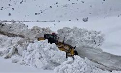 Diyarbakır'ın yanı başında büyük mücadele: Kar kalınlığı 2 metreye ulaştı