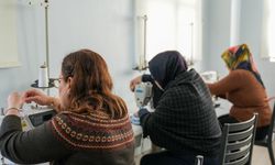 Diyarbakır'da kadın dayanışması: Bağlar'da dikilen kıyafetler ihtiyaç sahibi kadınlara ulaşıyor