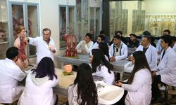 Dicle Tıp'ta maket çok geride kaldı:  Tıp öğrencileri artık dört kadavrayla çalışıyor