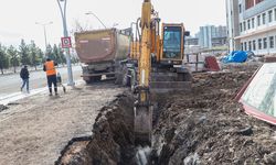 Diyarbakır'da kanalizasyon çökmesine anında müdahale: Yeni hat devrede