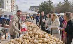 Diyarbakır'da Anadil Günü'nde semt pazarına renkli dokunuş