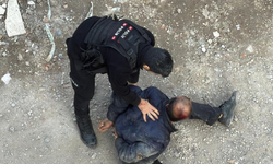 Bağlar'da panik: Sokak ortasında kadınlara saldırdı