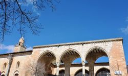 Diyarbakır'daki tarihi hazine: Hani Ulu Camii restorasyon sonrası ibadete açıldı