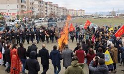 Bir ilde daha Newroz ateşi yandı: “Barışı halklar getirecek”