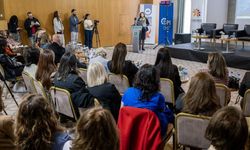 Diyarbakır'da farklı görüşlerden kadınlar barışı konuştu