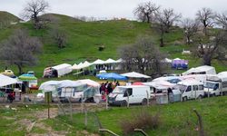 Diyarbakır'da şenlik başladı: Kına, mum ve lokum ikram edildi