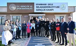 Diyarbakır'da gençlik buluşması: Vali ve Milletvekili talepleri dinledi