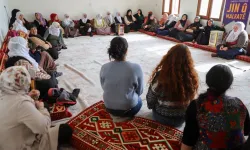 Diyarbakır'da 8 Mart heyecanı: İhtiyaç sahibi kadınların yüzü güldü