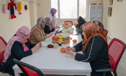 82 yaşındaki Nihal teyze herkese ders verdi! “Öğrenmenin yaşı yok”