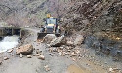 Diyarbakır'ın ilçesi kabusu yaşadı: Heyelan ucuz atlatıldı