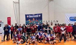 Diyarbakır'da üniversiteler arası salon futbolunda şampiyon belli oldu