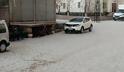 Diyarbakır’ın iki ilçesinde dolu yağışı hayatı olumsuz etkiledi