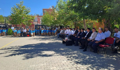 Dicle’de minik öğrencilerden ilköğretim haftası gösterisi