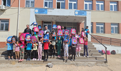 Diyarbakır’da hayırseverlerden öğrencilere kırtasiye desteği