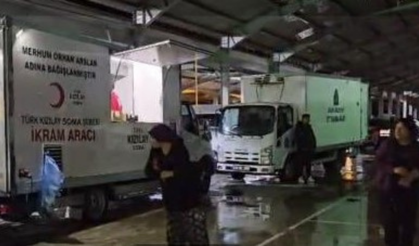 Balıkesir Sındırgı’da deprem korkusu sağanakla birleşti: Vatandaşlar geceyi sokakta geçirdi