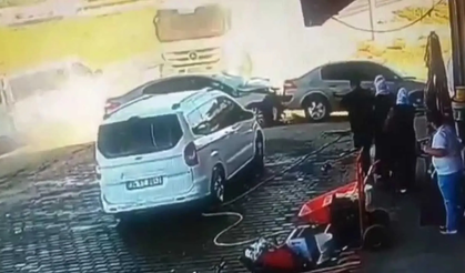 Bismil’de zincirleme kaza: 3 kişi yaralandı, o anlar kamerada!