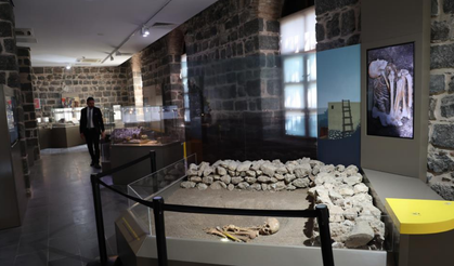 Diyarbakır’da 12 bin yıllık musalla taşı gün yüzüne çıktı