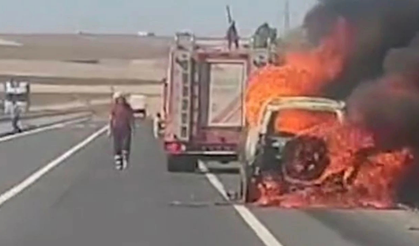 Diyarbakır’da seyir halindeki araç aniden alev aldı