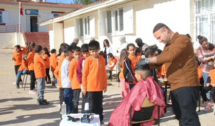 Diyarbakır Silvan’da çocuklara ücretsiz saç bakımı yapıldı